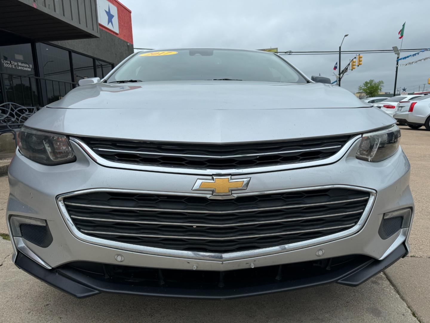 2017 SILVER /Gray CHEVROLET MALIBU LT 4dr Sedan (1G1ZE5ST8HF) with an 1.5L I4 Turbocharger engine, Automatic 6-Speed transmission, located at 5900 E. Lancaster Ave., Fort Worth, TX, 76112, (817) 457-5456, 0.000000, 0.000000 - This is a 2017 Chevrolet Malibu 1.5L I4 Turbocharger that is in excellent condition. There are no dents or scratches. The interior is clean with no rips or tears or stains. All power windows, door locks and seats. Ice cold AC for those hot Texas summer days. It is equipped with a CD player, AM/FM ra - Photo#1